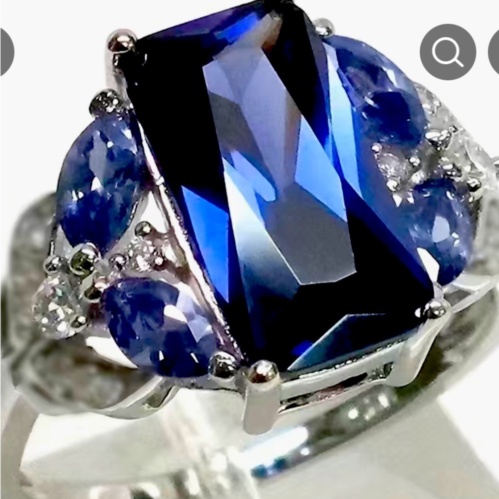 Women blue stone ring very pretty size8